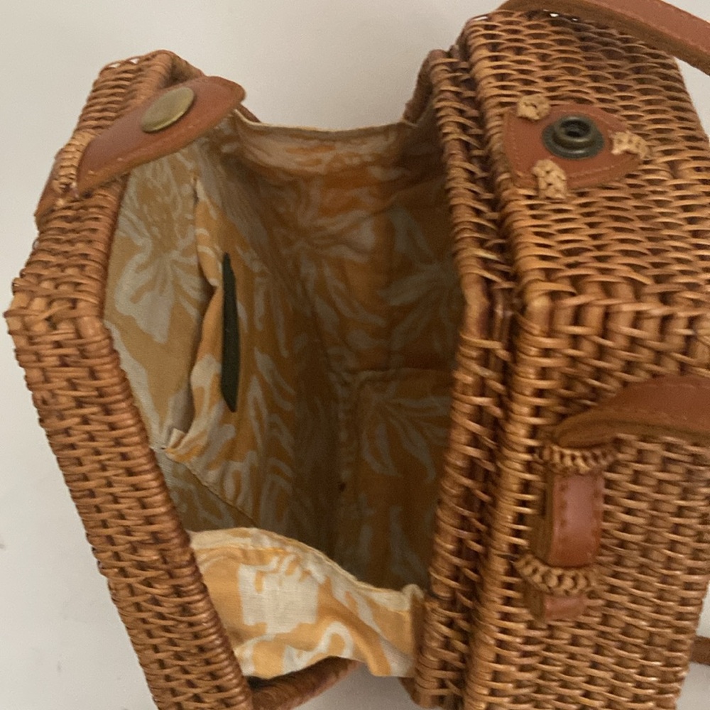 Anthropologie Hexagonal 100% Rattan Woven Basket Crossbody Bag Faux Leather Trim - Picture 4 of 5